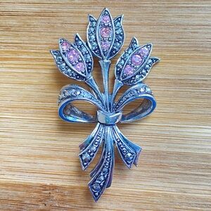 Avon tulip bouquet brooch pin with pink rhinestones in silvertone VINTAGE signed